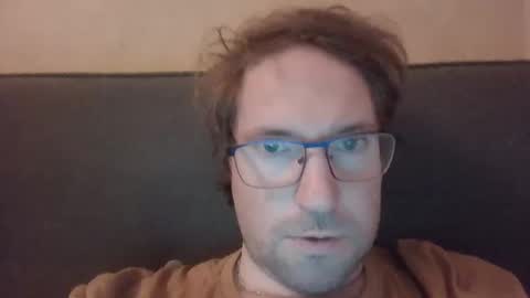 Snapshot of robinouhot chatting on 02.25.25 robinouhot online show from 02.25.25