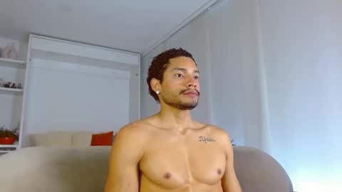 Snapshot of roby_millerr chatting on 02.12.25 roby_millerr online show from 02.12.25