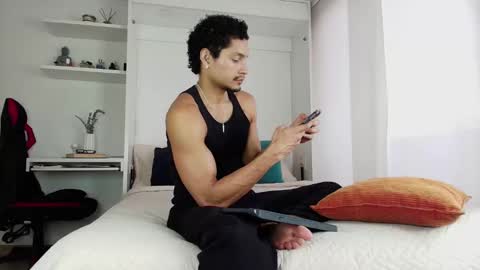 Snapshot of roby_millerr chatting on 10.25.25 roby_millerr online show from 10.25.25