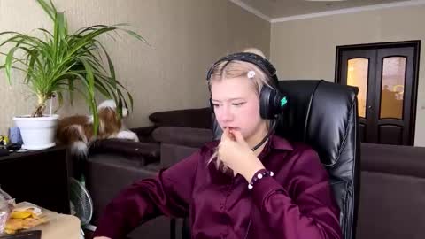 Snapshot of rochellehouis chatting on 02.04.26 Anny online show from 02.04.26