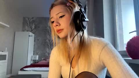 Snapshot of rochellehouis chatting on 02.13.26 Anny online show from 02.13.26