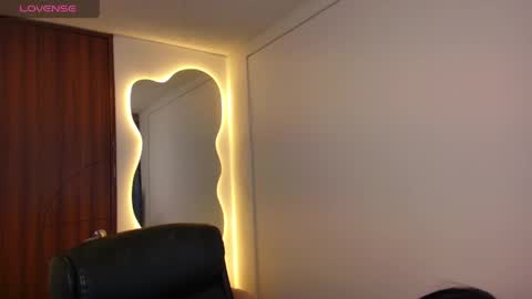 Snapshot of rohanalan_ chatting on 05.19.26 Sof online show from 05.19.26