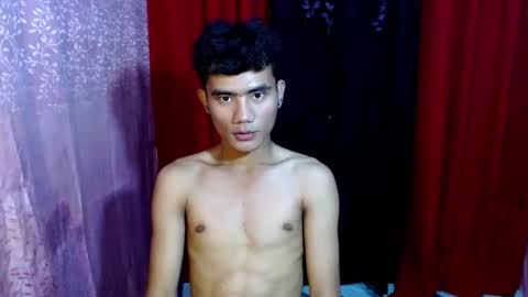Snapshot of roianboyyy chatting on 05.19.26 roianboyyy online show from 05.19.26
