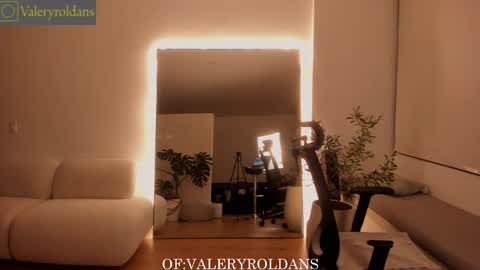 Snapshot of roldansvalery chatting on 12.02.25 Valery Roldans online show from 12.02.25