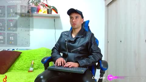 Snapshot of rolos_hot32 chatting on 09.14.25 rolos_hot32 online show from 09.14.25