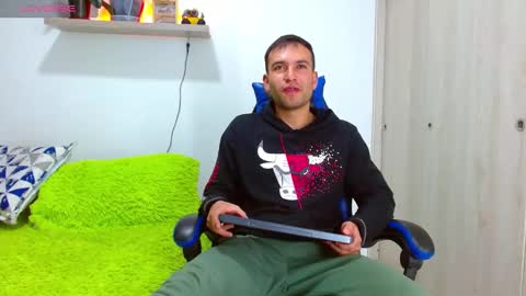 Snapshot of rolos_hot32 chatting on 09.22.25 rolos_hot32 online show from 09.22.25