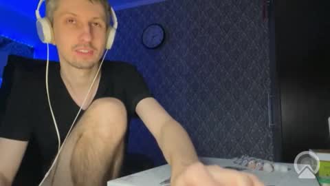 Snapshot of roma305991 chatting on 12.18.25 roma305991 online show from 12.18.25