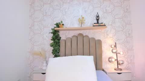   online show from 11.08.25