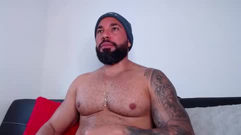 Snapshot of roman_muscle_ chatting on 12.10.24 Roman online show from 12.10.24