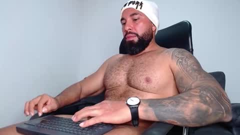 Snapshot of roman_muscle_ chatting on 11.13.25 Roman online show from 11.13.25
