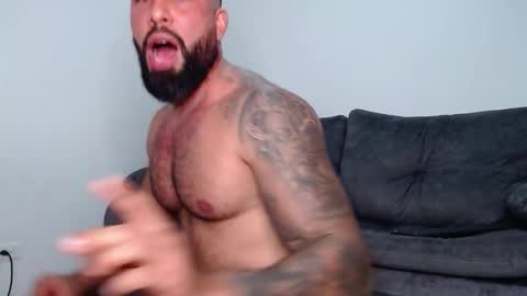 Snapshot of roman_muscle_ chatting on 11.15.25 Roman online show from 11.15.25