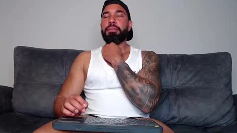 Snapshot of roman_muscle_ chatting on 11.27.25 Roman online show from 11.27.25