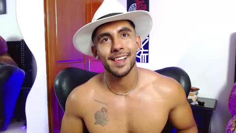Snapshot of romanpearce_ chatting on 03.07.25 Roman online show from 03.07.25