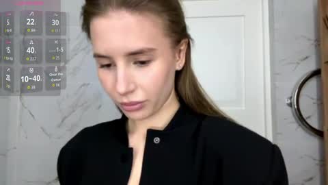 Snapshot of ronaldleidholt chatting on 04.07.26 Ketlyn is here now help me get 50 thumbs up pls online show from 04.07.26