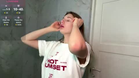 Snapshot of ronaldleidholt chatting on 04.14.26 Ketlyn is here now help me get 50 thumbs up pls online show from 04.14.26