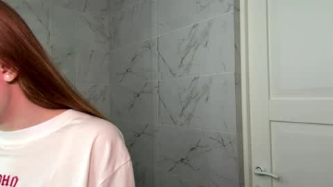 Snapshot of ronaldleidholt chatting on 04.15.26 Ketlyn is here now help me get 50 thumbs up pls online show from 04.15.26