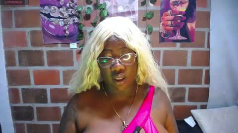 Snapshot of roos_veyker chatting on 06.25.26 roos_veyker online show from 06.25.26