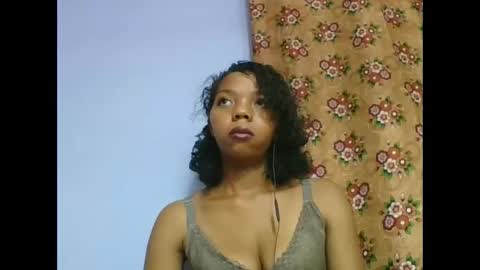 Snapshot of rosah225127 chatting on 05.13.26 rosah225127 online show from 05.13.26