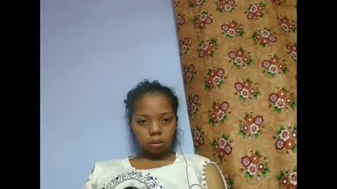 Snapshot of rosah225127 chatting on 05.27.26 rosah225127 online show from 05.27.26