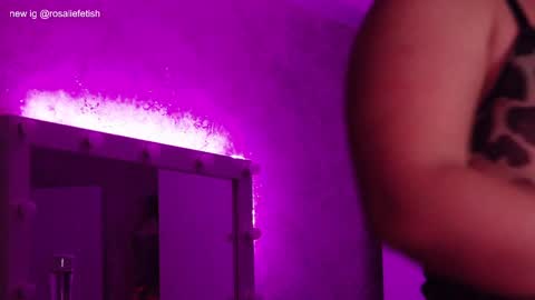 Snapshot of rosaliefetish chatting on 01.22.25 Rosalie online show from 01.22.25