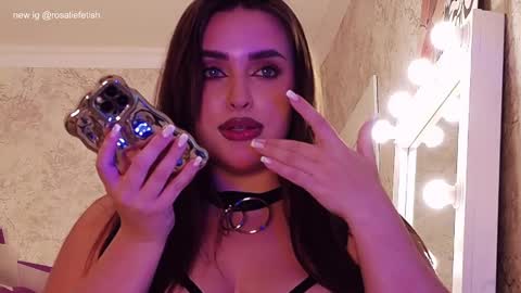 Snapshot of rosaliefetish chatting on 01.22.25 Rosalie online show from 01.22.25