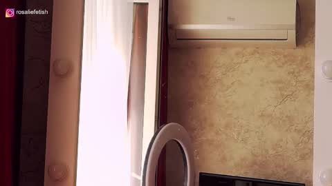 Snapshot of rosaliefetish chatting on 09.17.25 Rosalie online show from 09.17.25