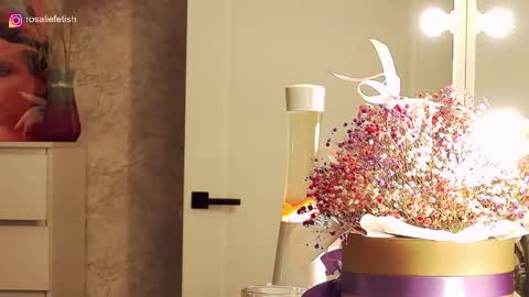 Snapshot of rosaliefetish chatting on 12.14.25 Rosalie online show from 12.14.25