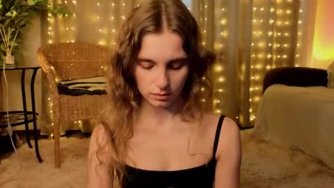 Snapshot of rosalvaulman chatting on 06.17.26 Kylie online show from 06.17.26
