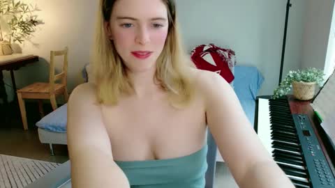 Snapshot of rose77782 chatting on 04.26.26 rose77782 online show from 04.26.26