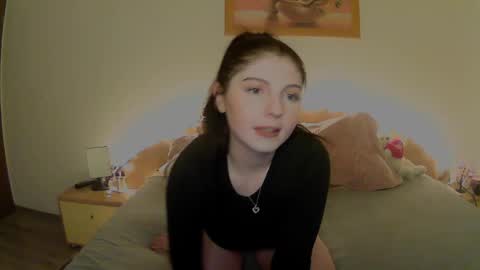 Snapshot of rose_2004 chatting on 01.28.25 Rose online show from 01.28.25