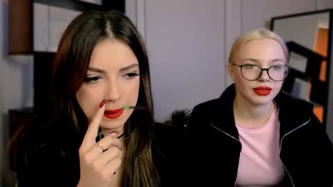 Snapshot of rose_style chatting on 10.17.25 rose online show from 10.17.25