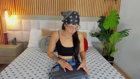 roseaurora online show from 10.19.25