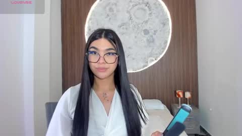 Snapshot of rosecassie chatting on 04.18.26 Rose online show from 04.18.26