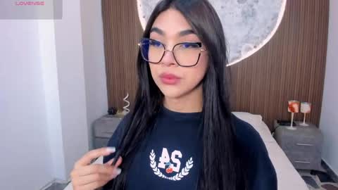 Snapshot of rosecassie chatting on 04.22.26 Rose online show from 04.22.26