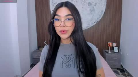 Snapshot of rosecassie chatting on 05.02.26 Rose online show from 05.02.26