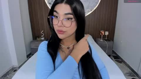 Snapshot of rosecassie chatting on 05.18.26 Rose online show from 05.18.26