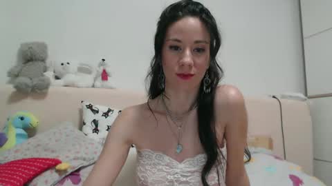Snapshot of roselynsun chatting on 02.06.25 Rose online show from 02.06.25