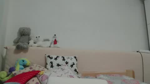 Snapshot of roselynsun chatting on 02.24.25 Rose online show from 02.24.25