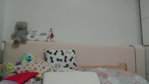 Snapshot of roselynsun chatting on 02.26.25 Rose online show from 02.26.25