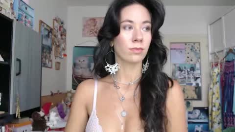 Snapshot of roselynsun chatting on 09.25.25 Rose online show from 09.25.25