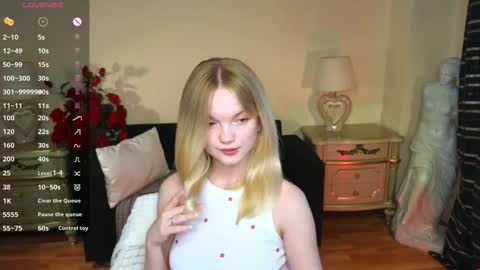Snapshot of roses_kate chatting on 09.23.25 Sweety Kate online show from 09.23.25