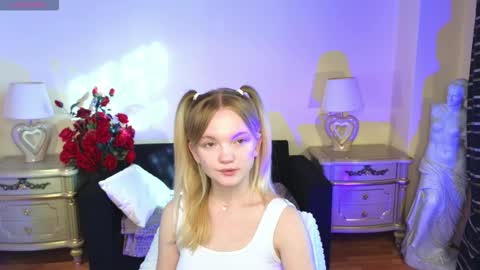 Snapshot of roses_kate chatting on 09.24.25 Sweety Kate online show from 09.24.25