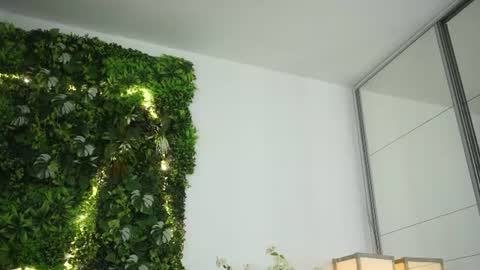 Snapshot of roshen_amira chatting on 06.13.26 Amii online show from 06.13.26