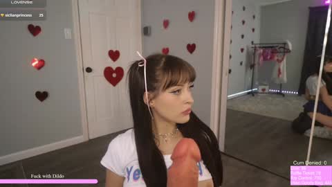 Snapshot of rosiebones chatting on 02.05.25 Rosie Bones online show from 02.05.25