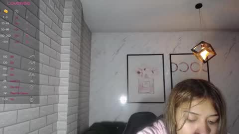 Snapshot of rosse_jeane_v chatting on 02.04.25 rosse jeane v online show from 02.04.25