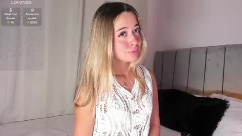 Snapshot of rossedaw_ chatting on 05.18.26 Rosse Daw Independent model online show from 05.18.26