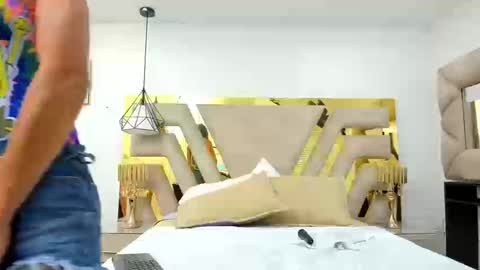 Beauty Naia  online show from 09.25.25