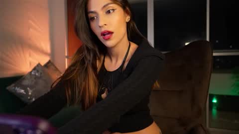 Snapshot of rosseyquiin chatting on 10.25.25 Rossey online show from 10.25.25