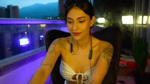 Snapshot of rosseyquiin chatting on 11.23.25 Rossey online show from 11.23.25