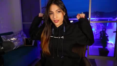 Snapshot of rosseyquiin chatting on 11.27.25 Rossey online show from 11.27.25